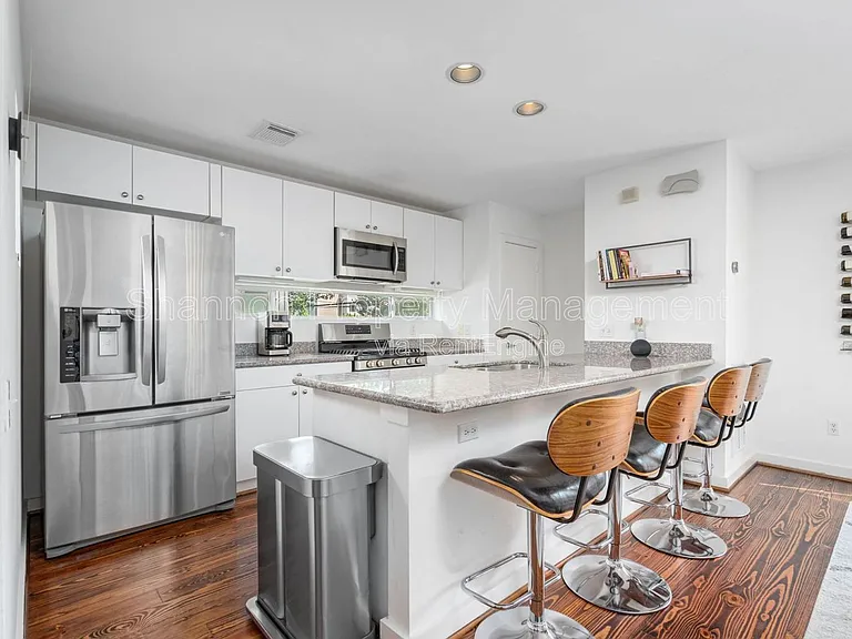 906 Andrews St — Photo 13