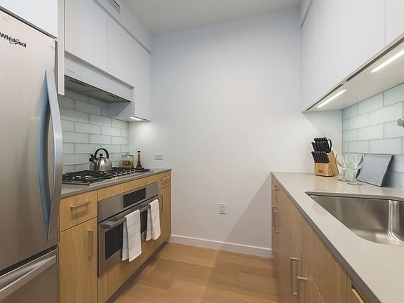 3rd image of 10 Halletts Poin APT 1404