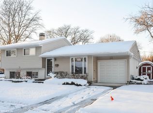 342 Cottonwood Rd, Buffalo Grove, IL 60089
