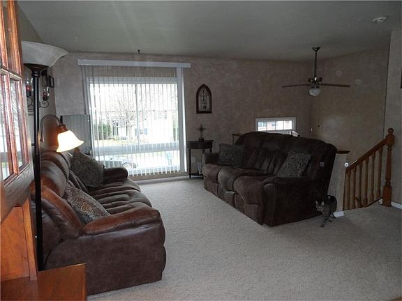 5th image of 9861 Deerfield Dr