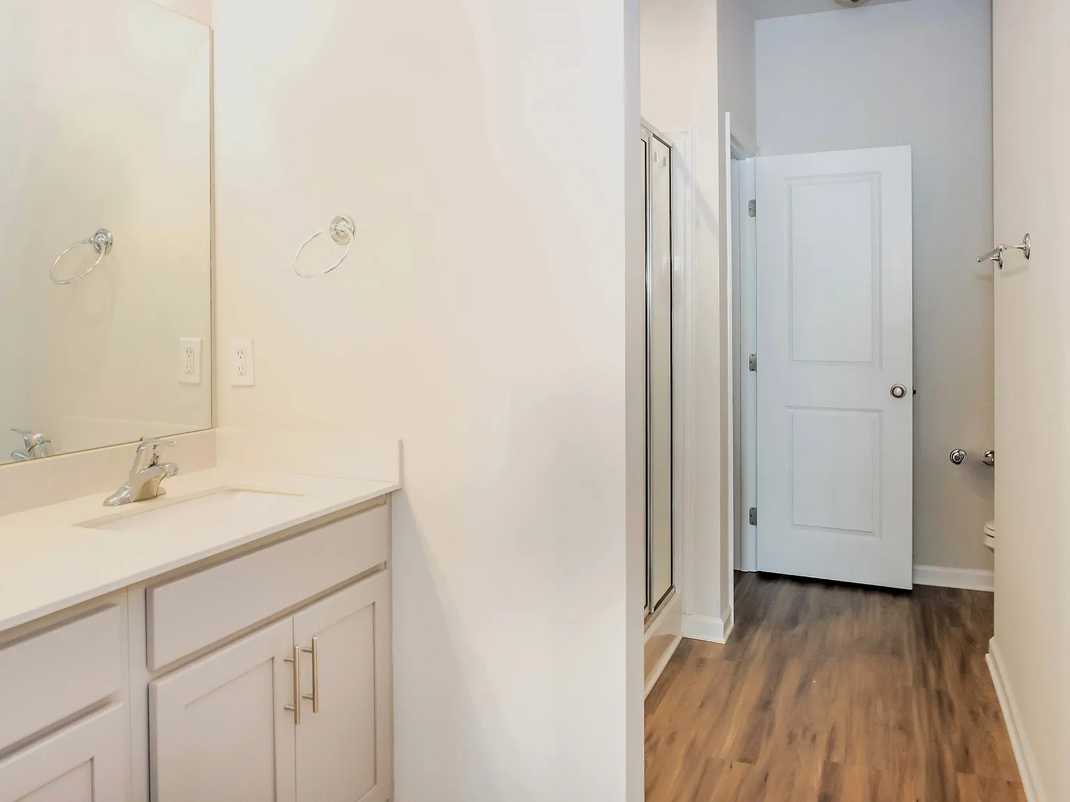 5 bed, 3.5 bath, 3596 sqft, $2,249 — Photo 4