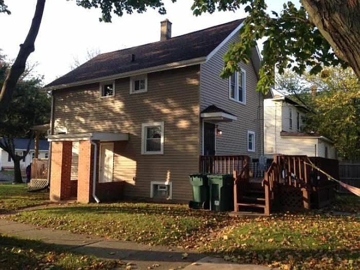 100 Mitchell St photo 1
