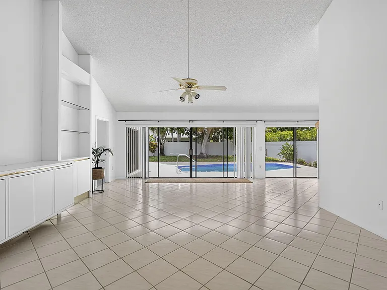 223 E River Park Dr — Photo 11