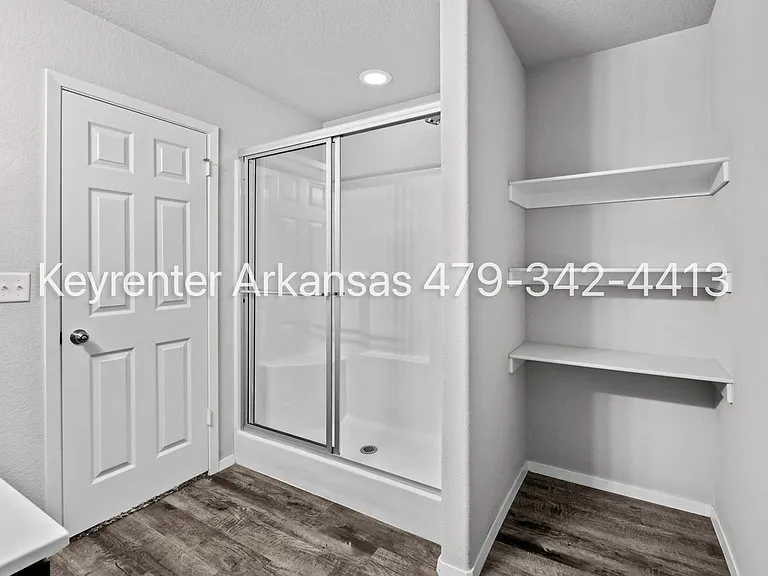 1600 Edinburgh Dr — Photo 16