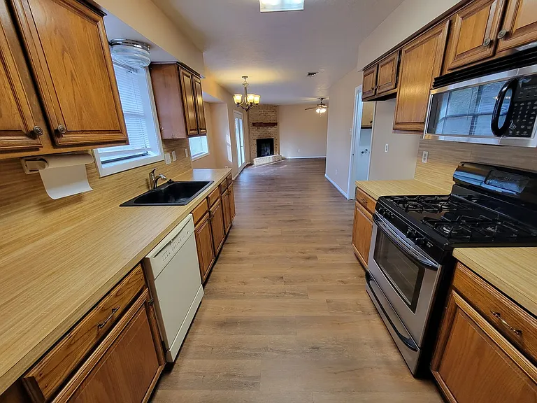 2603 Vicksburg Ct — Photo 7