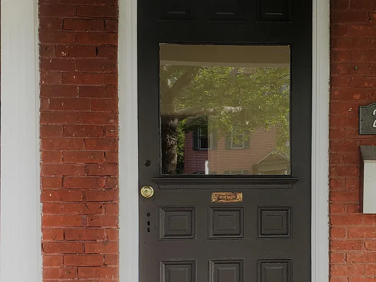 232 W Burke St — Photo 3