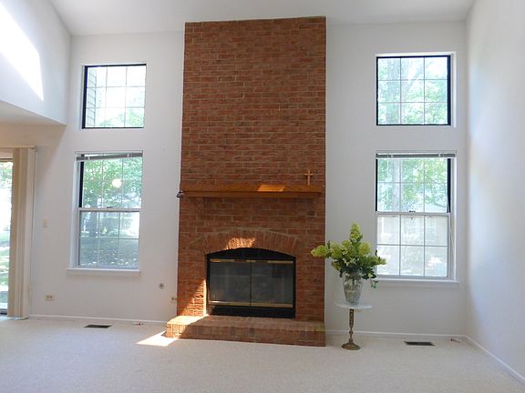 2nd image of 2102 Camden Ln