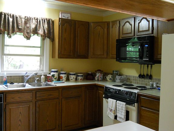 4th image of 1300 Ravenwood Ct