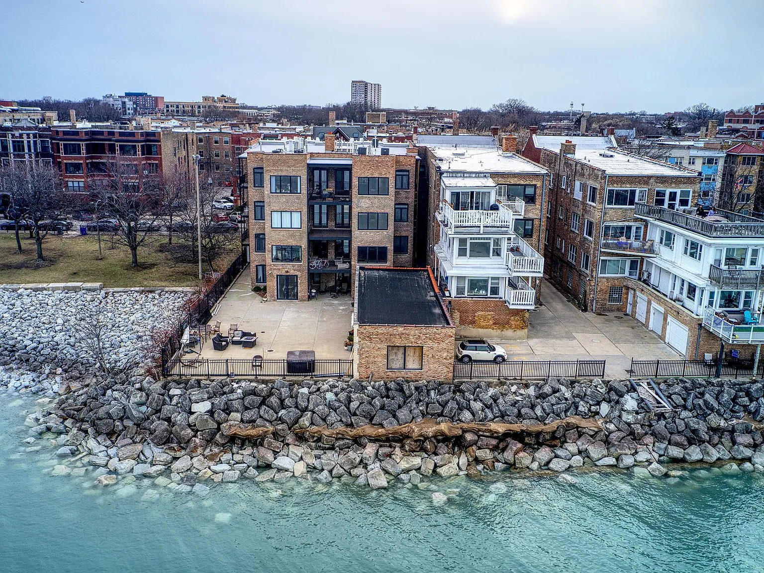 Experience Luxe Living on the Lake — Photo 2