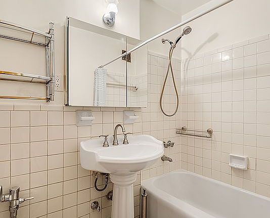 5th image of 140-15 Holly Ave Unit 4N