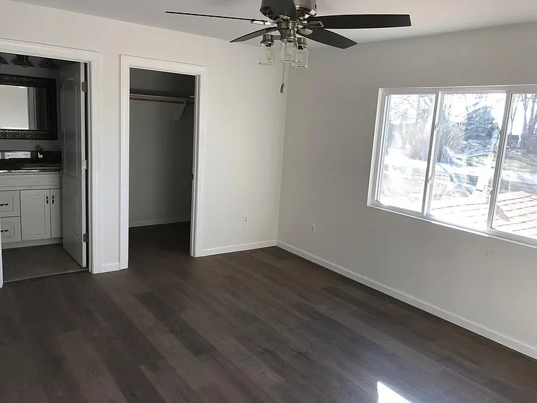 526 Depot St W — Photo 9