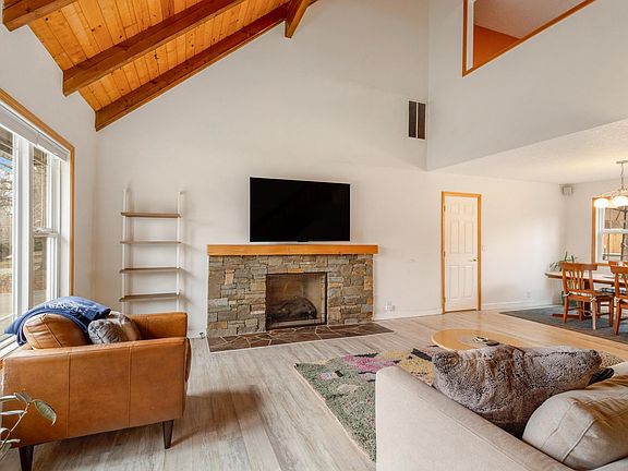 3rd image of 2843 NE Waller Dr