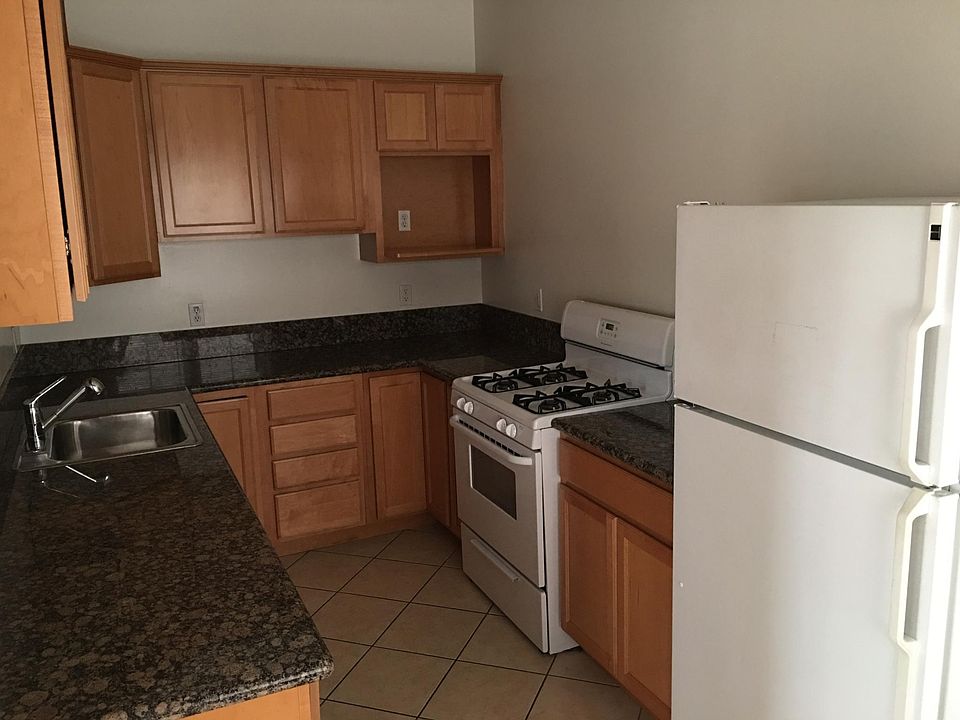 1st image of 800 N Las Palmas Ave #306