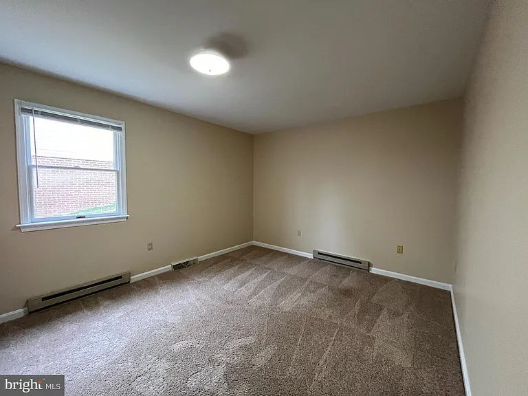 704A Thomas Ln — Photo 6