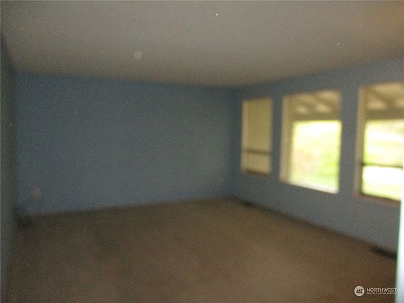 5th image of 5039 Country Club Way SE