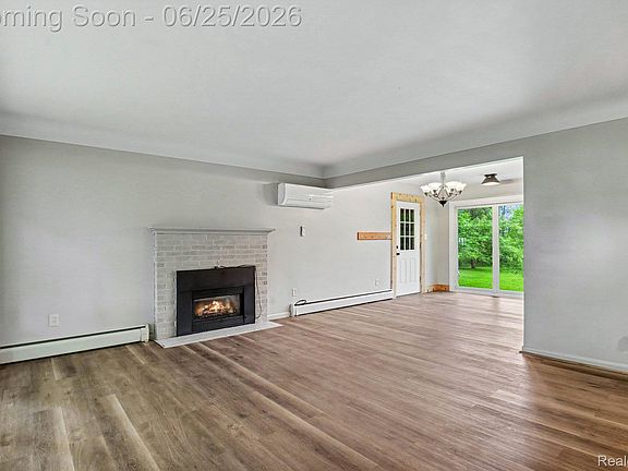 4th image of 2487 N Lapeer Rd