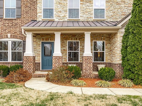 3rd image of 337 Fannis Cir