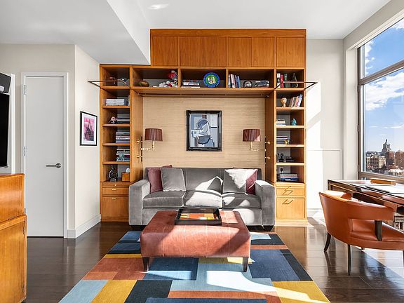 4th image of 101 W 24th St APT 31B