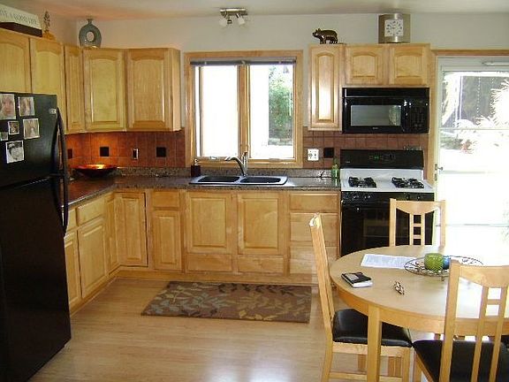 2nd image of 24825 Quincy Ave