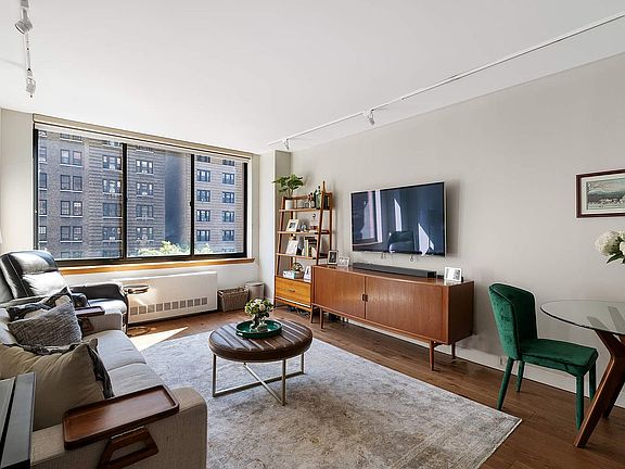 5th image of 250 W 89th St APT 5L