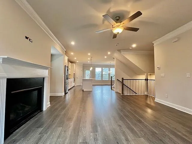 4 bed, 3.5 bath, 2120 sqft, $3,895 — Photo 3