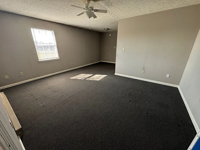 River Valley Apartments — Photo 8