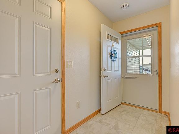 2nd image of 2037 Pratt Cir #2037