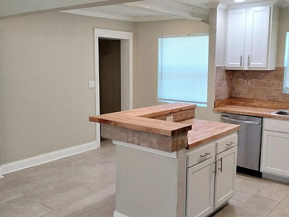 4th image of 1003 Westdale Dr #1