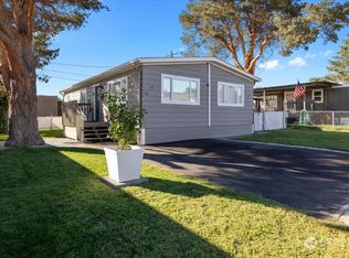 21 Royal Crest Loop Pr, West Richland, WA 99353