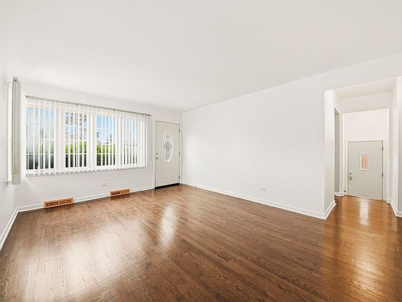 3rd image of 5013 N Oneida Ave
