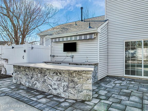 4th image of 621 Buenaventura Court