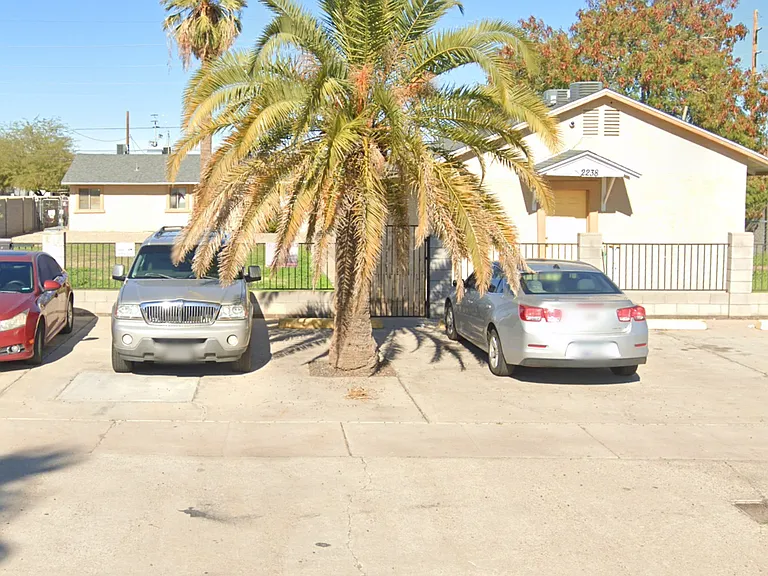 2238 E Taylor St — Photo 3