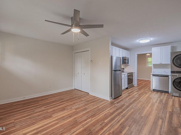 5th image of 800 Rolling Hills Dr APT 9