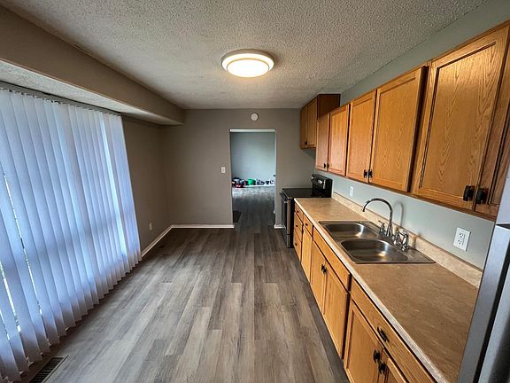 4th image of 1946 King Arthur Dr