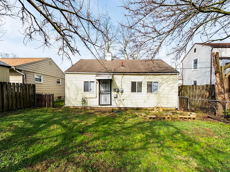 2386 Pontiac St — Photo 26