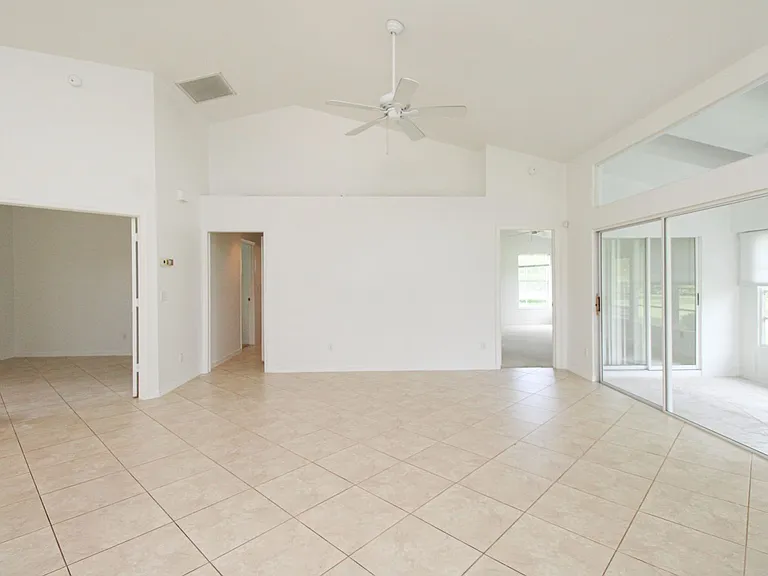 10201 Regent Cir — Photo 12