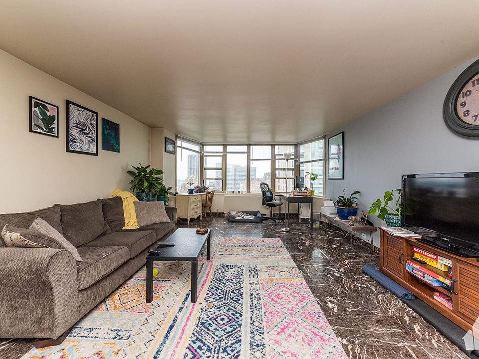1st image of 525 W Hawthorne Pl APT 2102