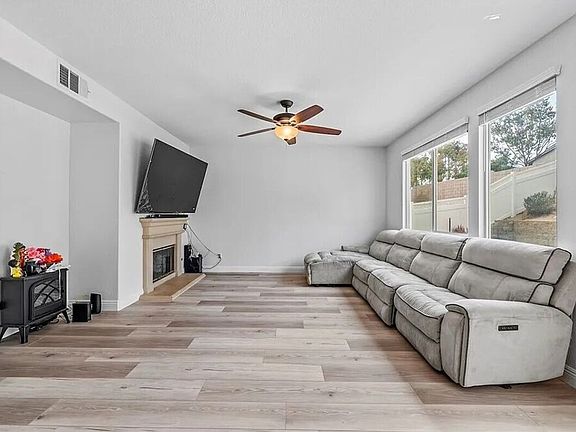 4th image of 23426 Mariner Way