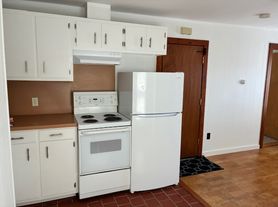 24 Perkins Ave, Narragansett, RI