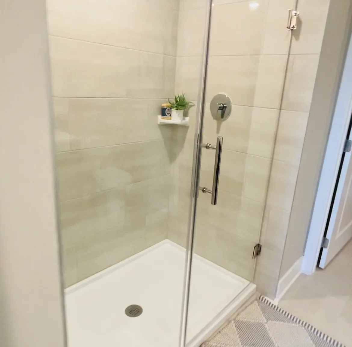 2 bed, 2.0 bath, 870 sqft, $2,460 — Photo 3