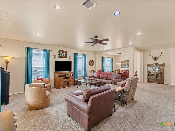 3rd image of 617 Magdalena Ln