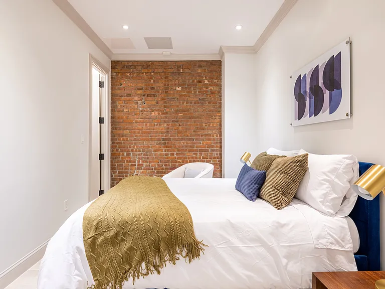 808 Lexington Ave #3 — Photo 15