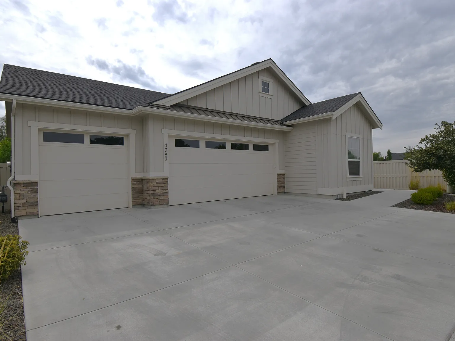 3 bed, 2001 sqft, $2,650 — Photo 2