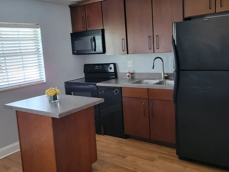 1521 Catherine St #16 — Photo 13