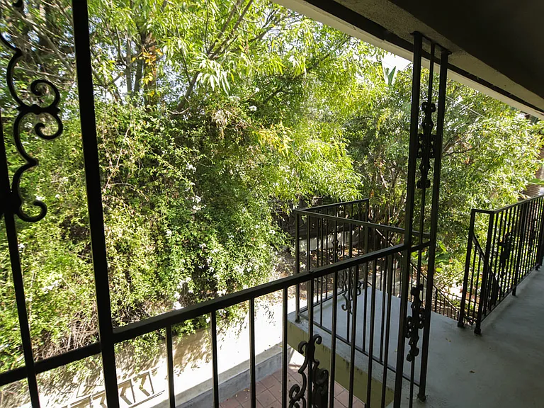 2956 3/4 Hyperion Ave #2956-3/4 — Photo 14