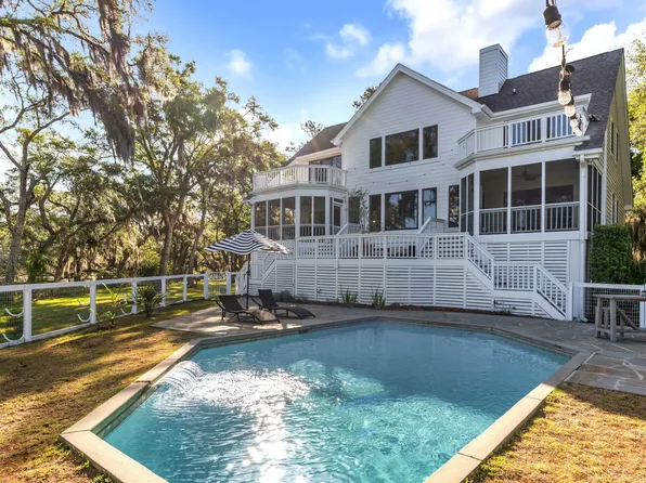 1310 Martins Point Rd, Wadmalaw Island, SC 29487