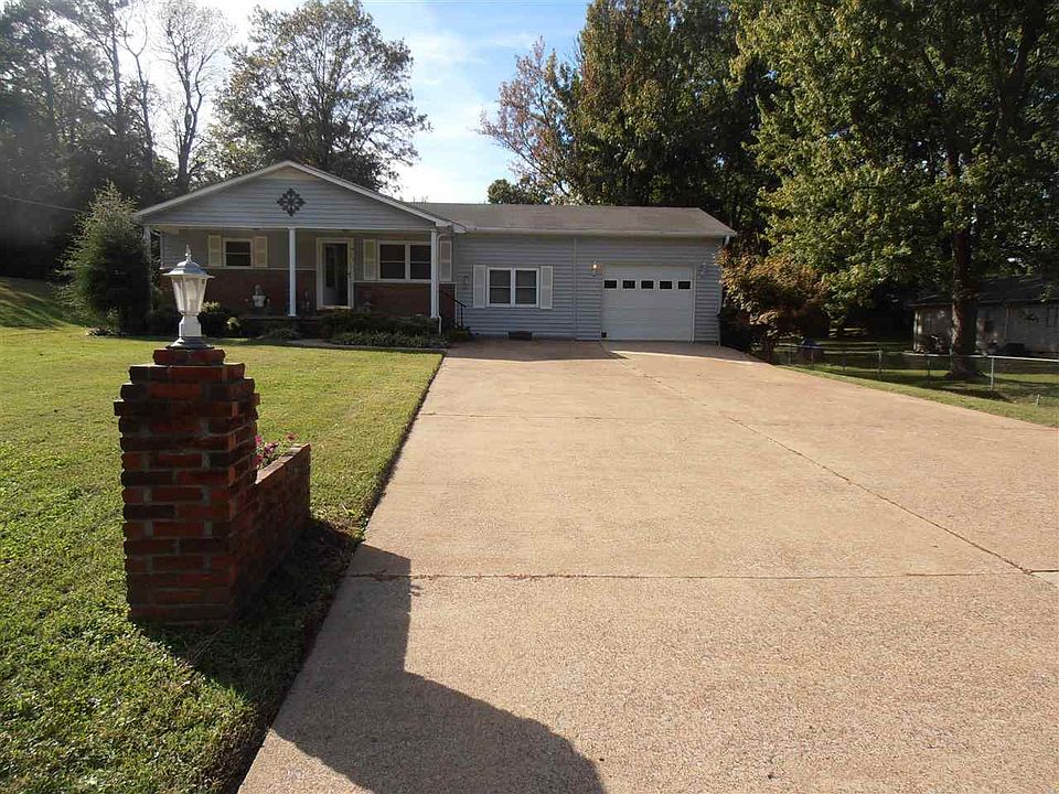 1st image of 111 East Dr