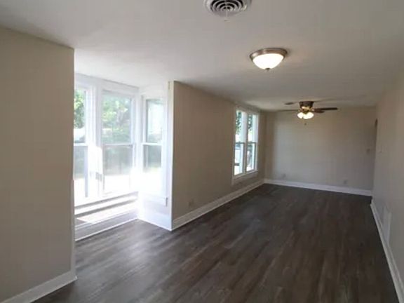 5th image of 917 Burlington St