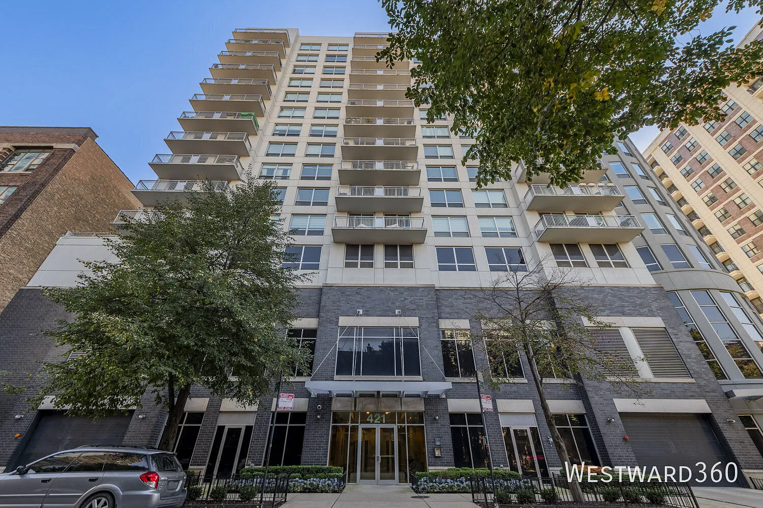 Available Starting 11/1 - Must See 1bd/1bth With Parking Included — Photo 1