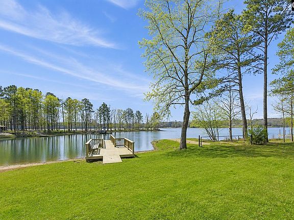 3rd image of 704 Harbor View Dr